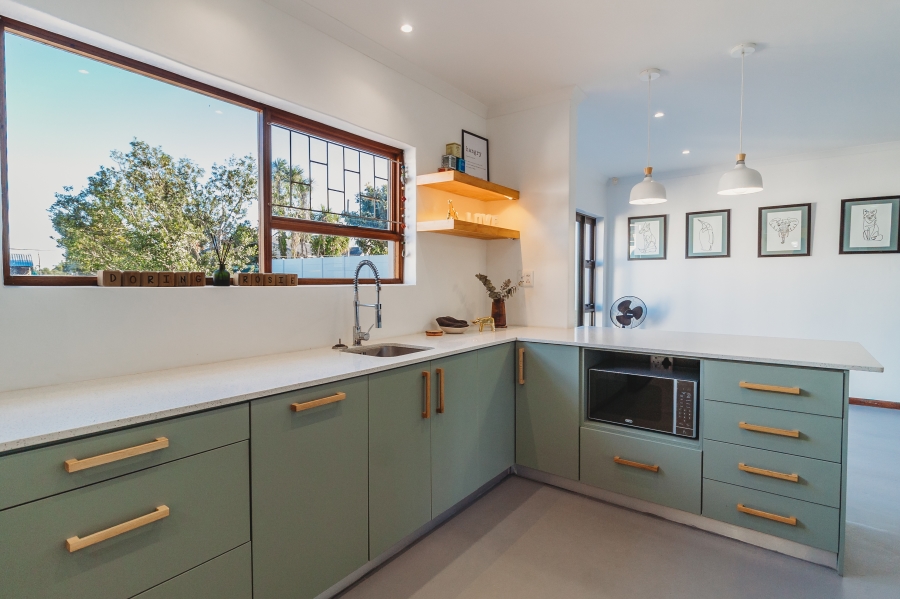 7 Bedroom Property for Sale in Loerie Park Western Cape